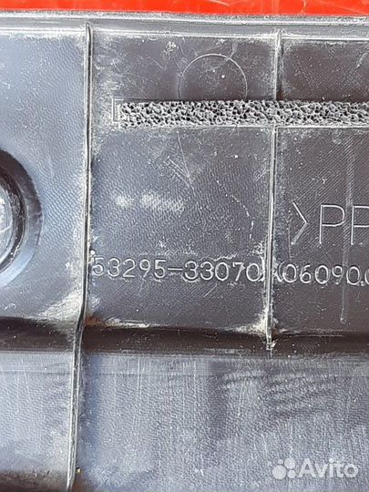 Накладка на панель радиатора Toyota Camry