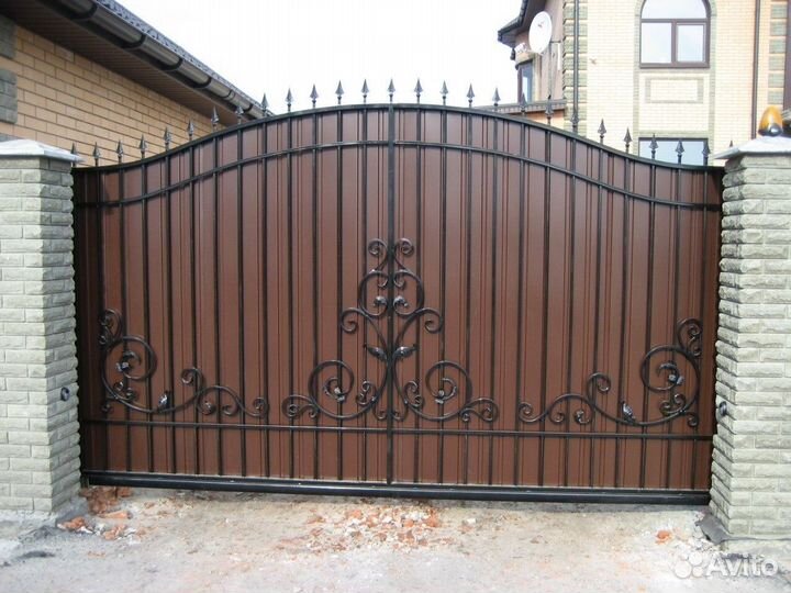 Кованные распашные ворота с доставкой