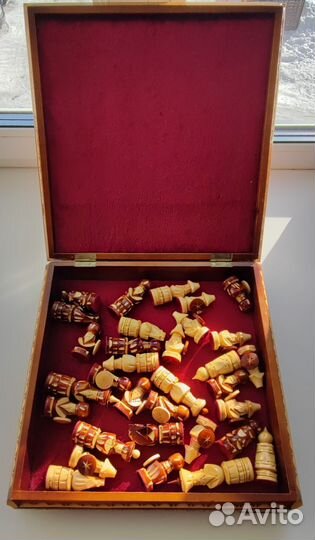 Шахматы ручной работы / Шахматный ларец из дерева