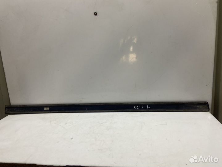 Молдинг Octavia A5 передний правый 04-06