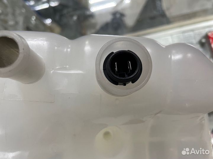 Бачок расширительный Audi 100/A6 90-97