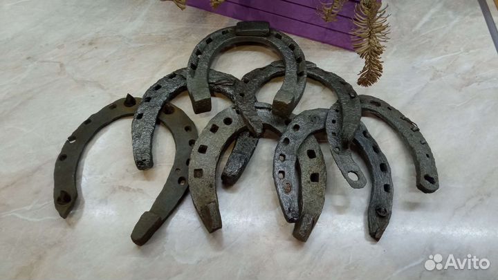 Подкова для интерьера старинная
