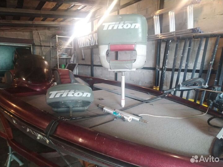 Bass boat triton tr20