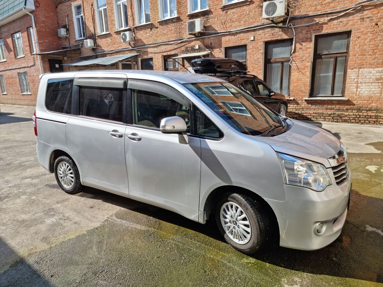 Toyota Noah: фото владельца