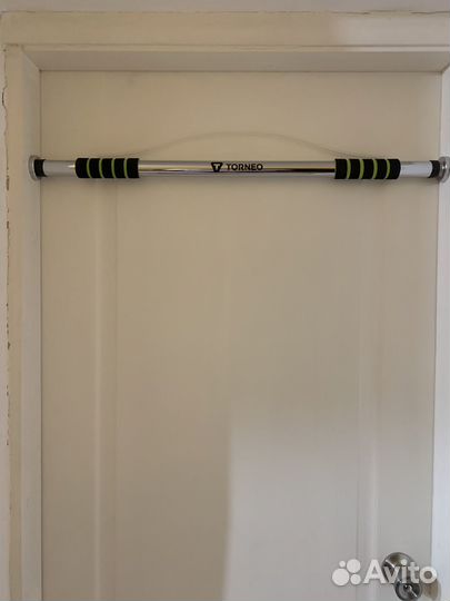 Турник в дверной проем torneo