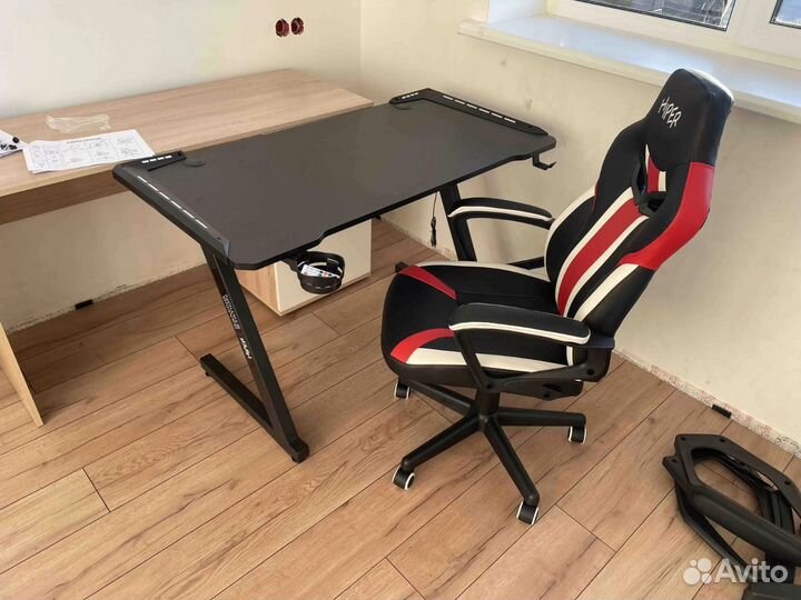 Компьютерное кресло игровое Hiper