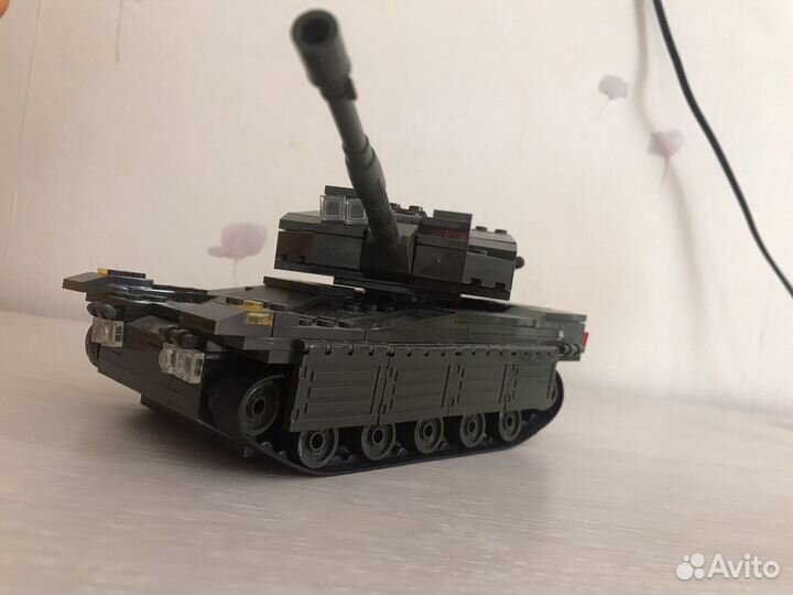 Танк лего. Не оригинал
