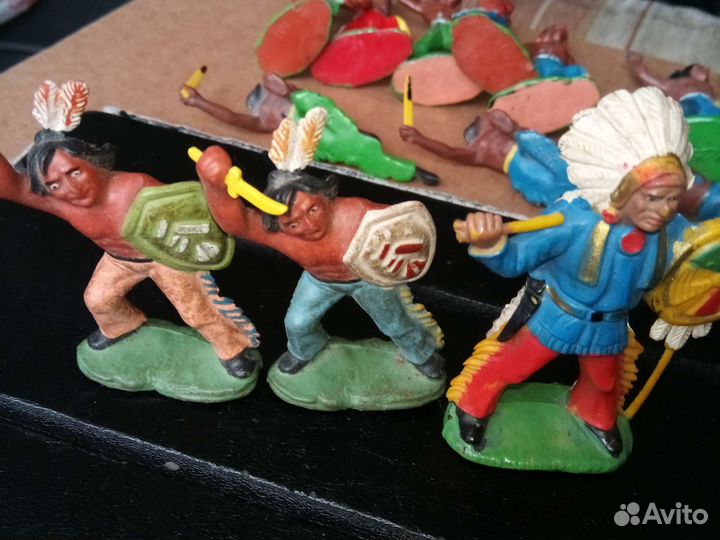 Фигурки индейцев