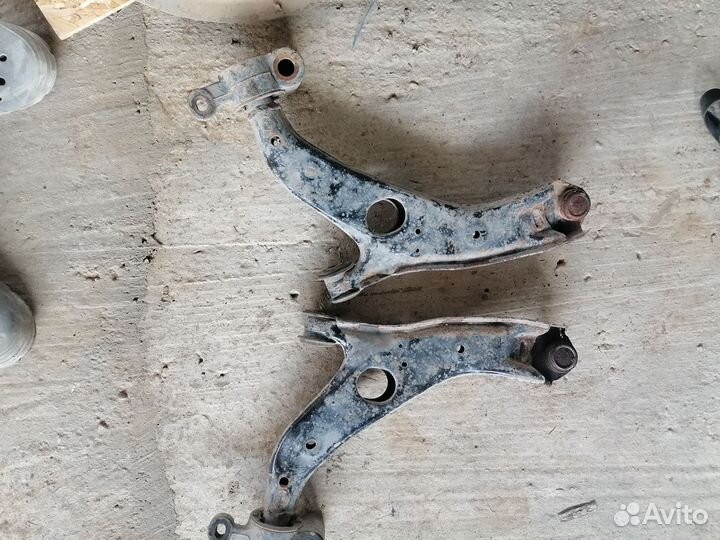 Рычаг передней