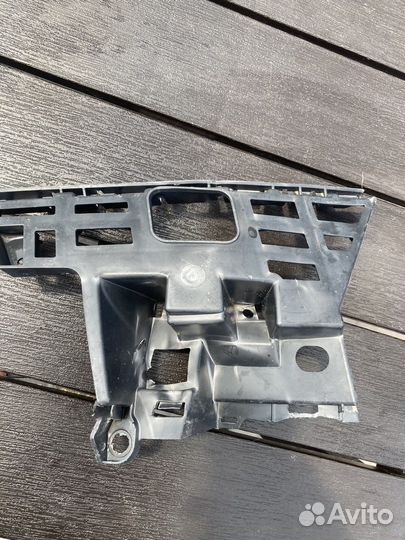 Кронштей переднего бампера левый skoda fabia