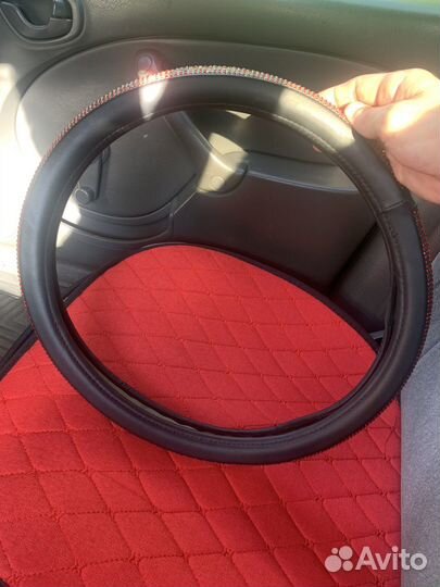 Кожаная оплетка на руль со стразами