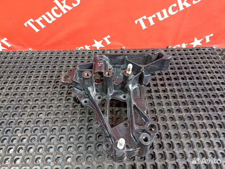 Кронштейн буксировочный левый Renault T, Volvo FH