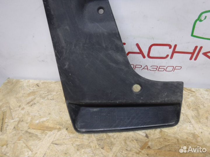 Брызговик передний правый Toyota RAV 4 (2015-2018)