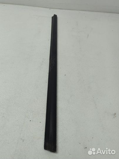 Уплотнитель стекла двери передний левый Renault