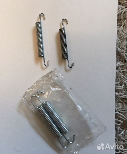 Пружины задних тормозных колодок