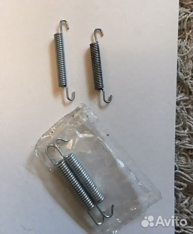 Пружины задних тормозных колодок