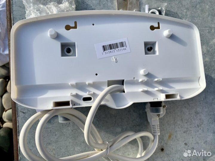 Водонагреватель проточный 3.5 кВт с душем и краном