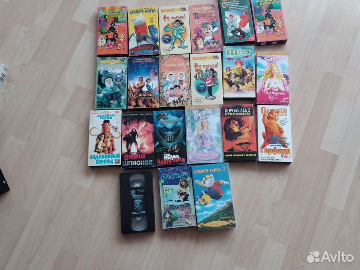 Видеокассеты с мультиками и фильмы
