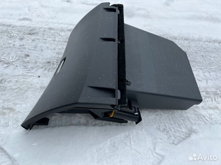 Бардачок Renault Latitude L70A M4R735 2010