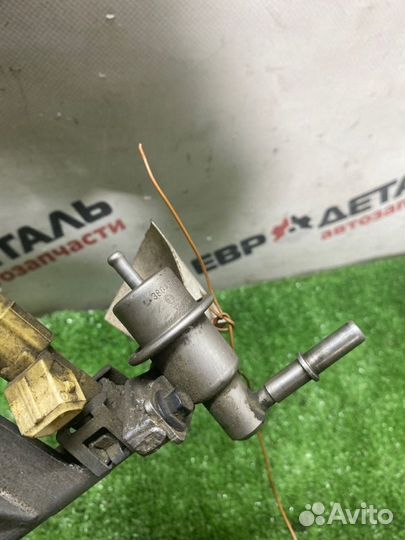 Топливная рейка с форсунками Ford Focus 1