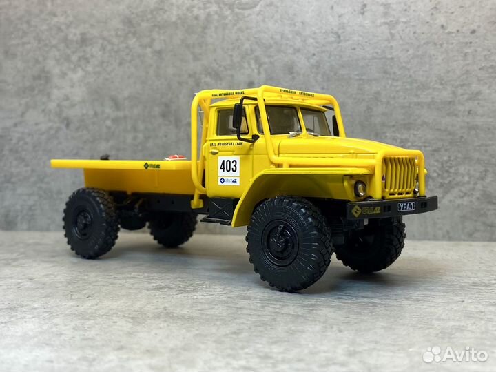 Коллекционная модель урал-43206 ралли 1:43