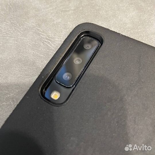 Samsung Galaxy A7 (2018), 4/64 ГБ