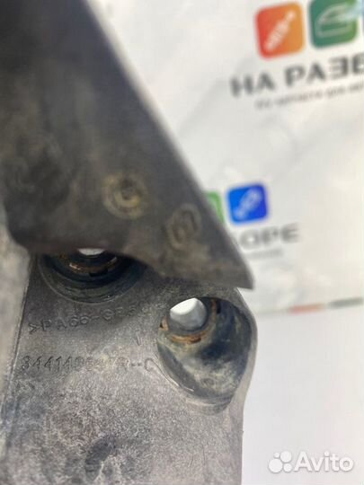 Кронштейн троса кпп Renault Arkana LJC H4M 2019