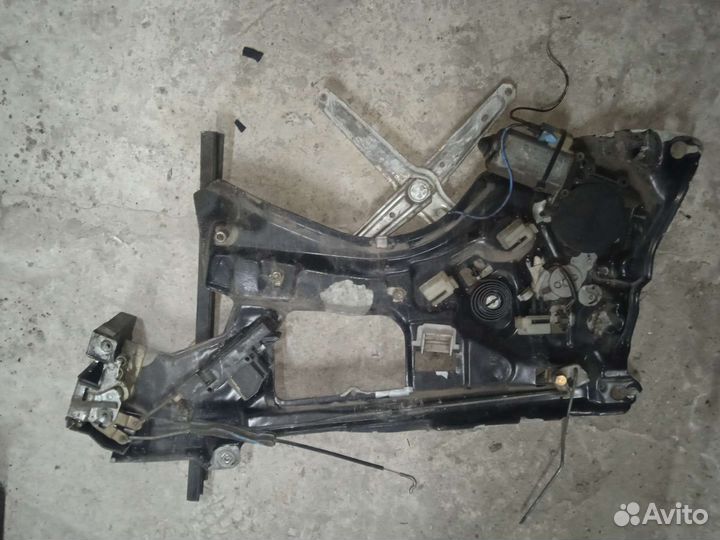 Электро-стеклоподъёмник задний правый BMW 7 E32