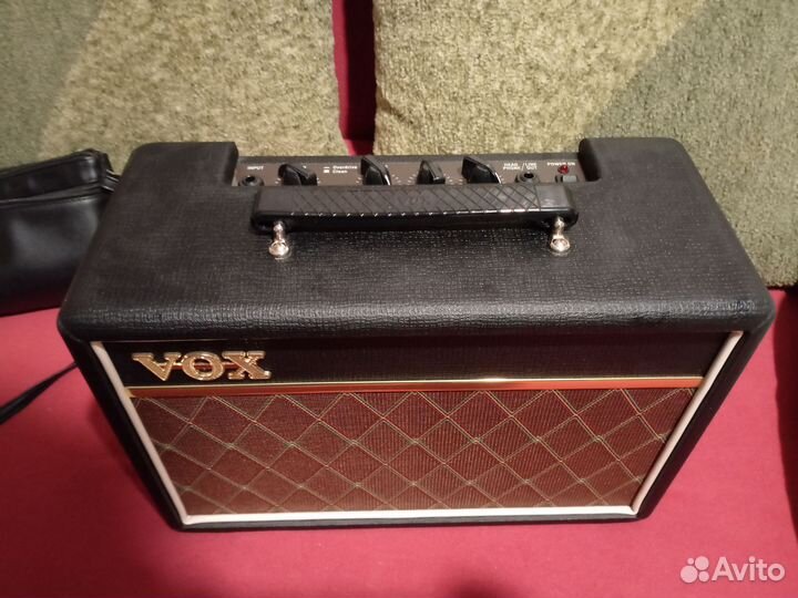 Гитарный комбоусилитель VOX V9106