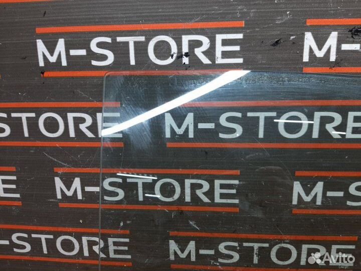 Стекло боковое заднее правое Bmw 1-Series E87