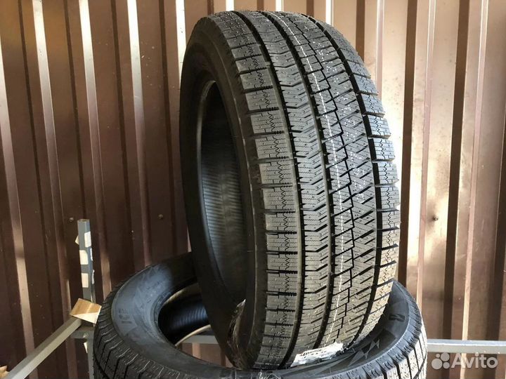 Bridgestone Blizzak Ice 215/55 R17 94S