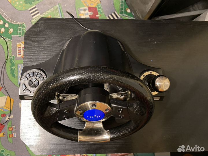 Игровой руль с педалями