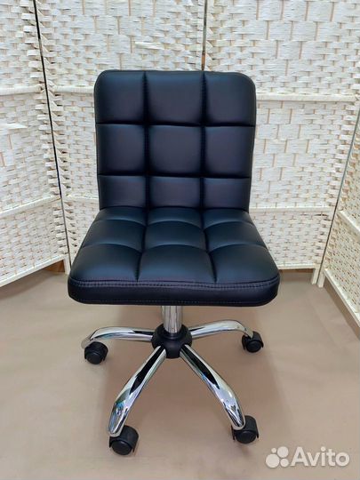 Стул мастера/косметолога со спинкой 