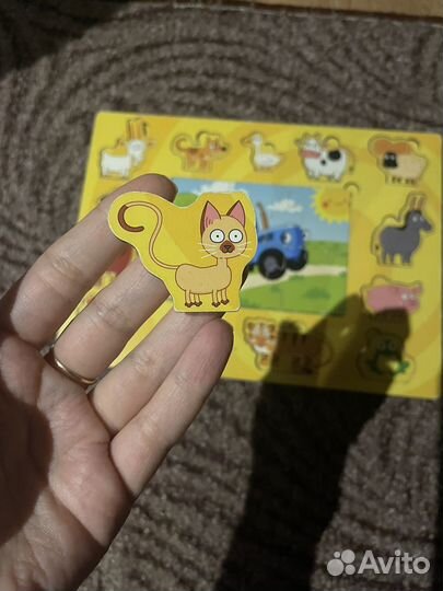 Деревянные пазлы синий трактор