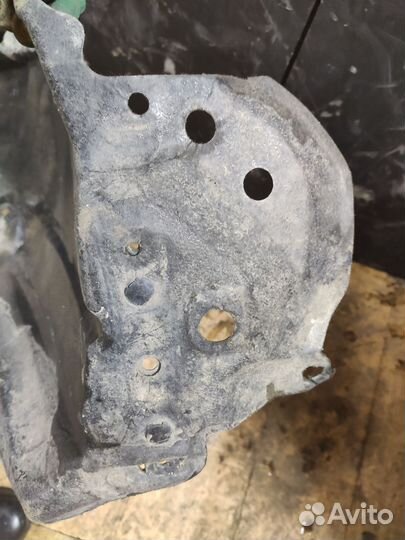 Подкрылок передний правый Toyota Rav4