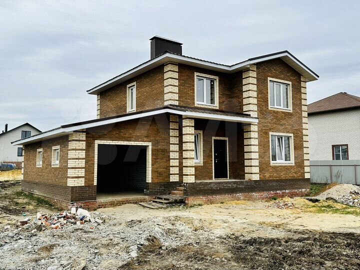 Коттедж 202 м² на участке 10 сот.