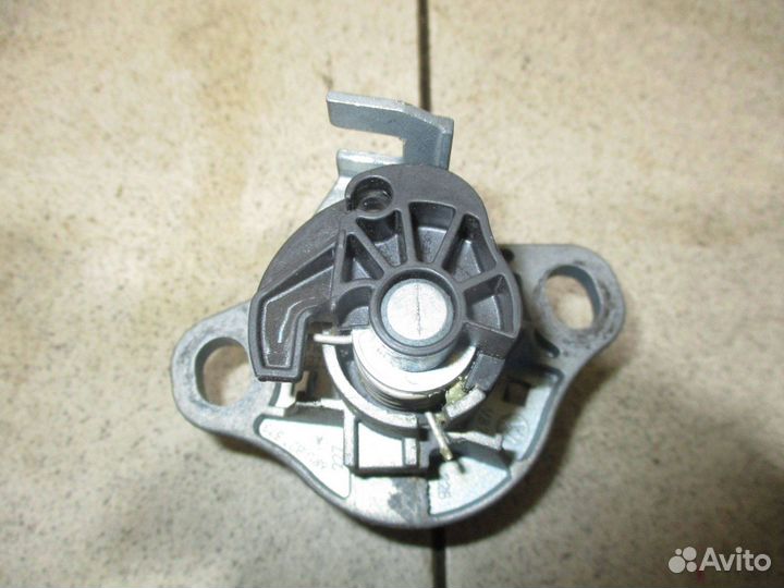 Вставка замка багажника VW Polo Sedan