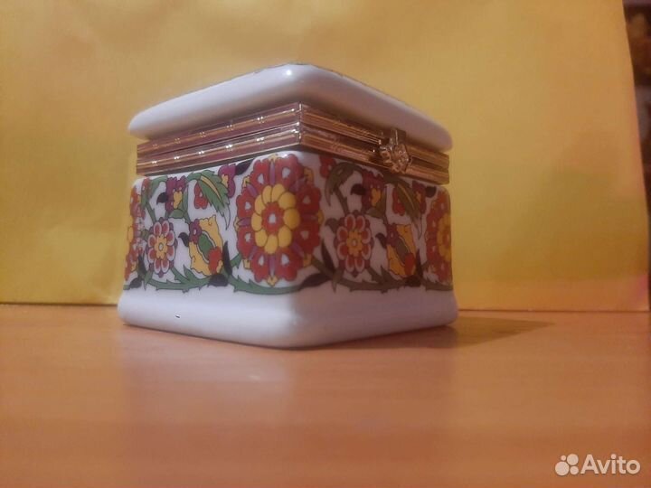 Шкатулка, керамика 10см х 10см
