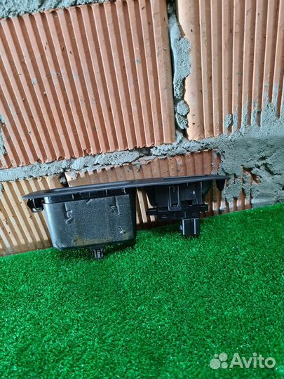 Кнопка стеклоподъемника задняя Nissan Qashqai J10