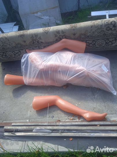 Моникен ноги