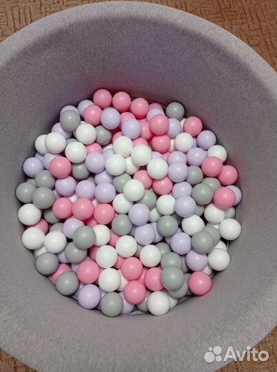 Сухой бассейн с шариками