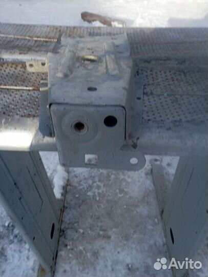 Кранштейн подрамника правая Renault Logan II