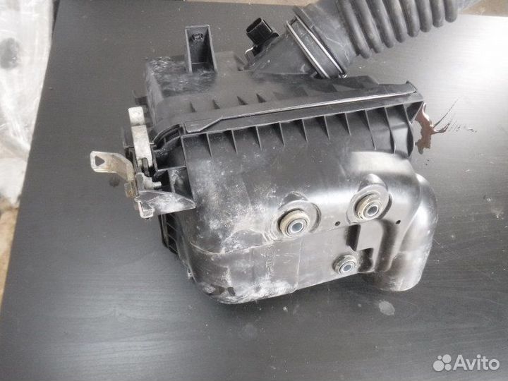 Корпус воздушного фильтра Toyota Corolla 151 1ZR