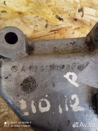 Кронштейн двигателя правый Mercedes Benz w210