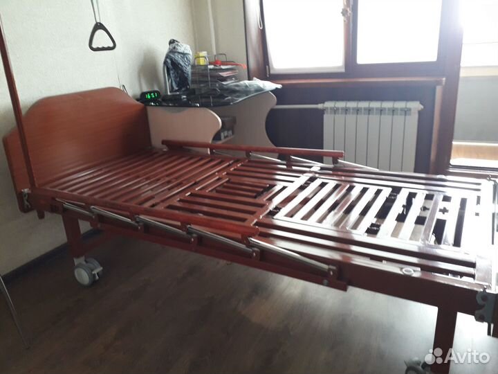 Медицинская кровать для лежачих больных