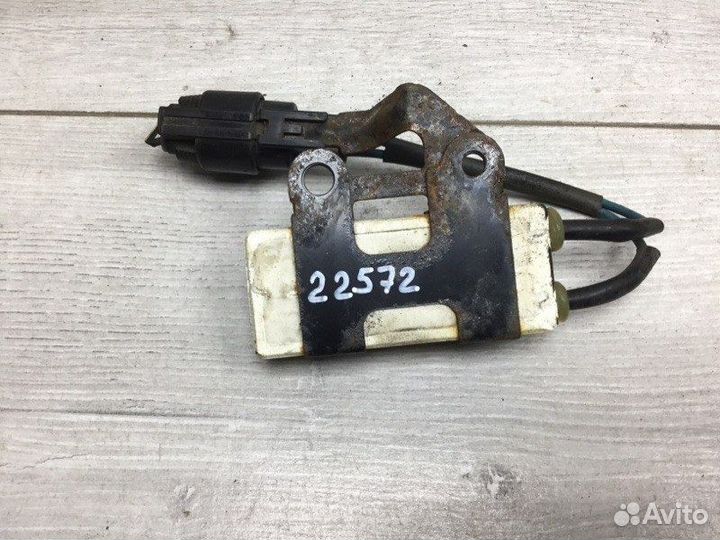 Блок управления вентилятором Toyota Avensis седан