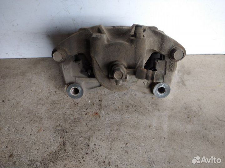 Суппорт передний правый Nissan Teana J-31