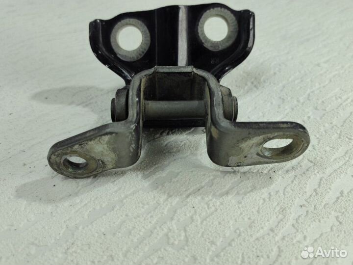 Петля двери Ssang Yong Actyon 2010