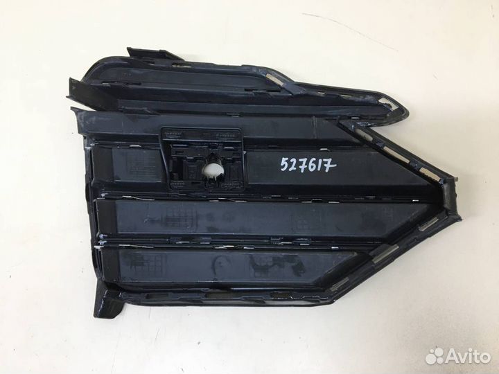 Решетка в бампер правая Volkswagen Touareg CR 2018