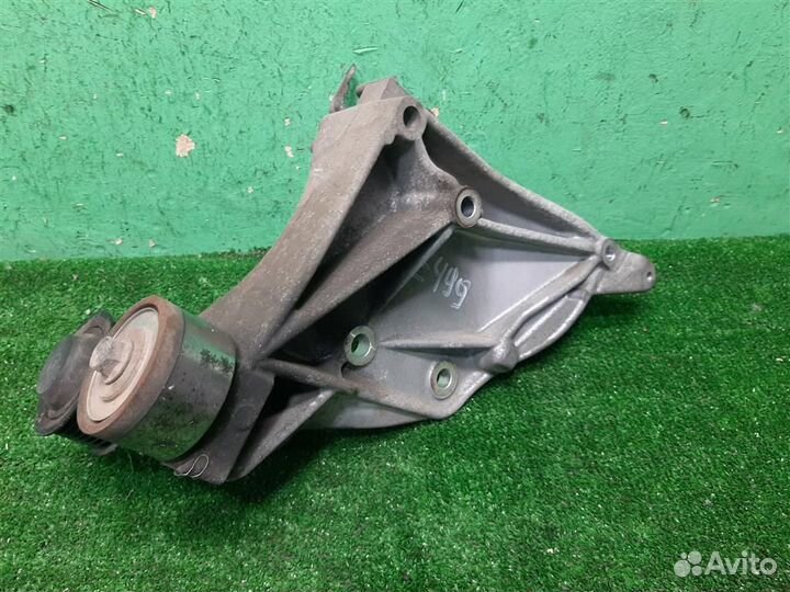 Кронштейн компрессора кондиционера Suzuki Grand V